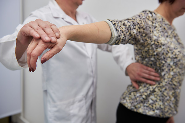 Боль в спине - прием невролога